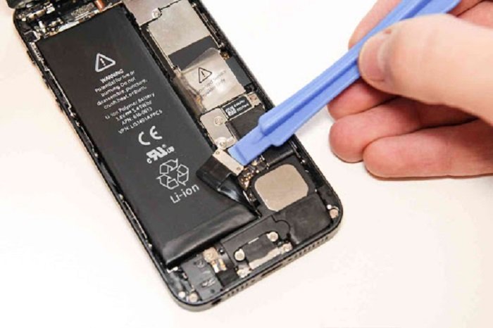 iPhone battery repair price in qatar