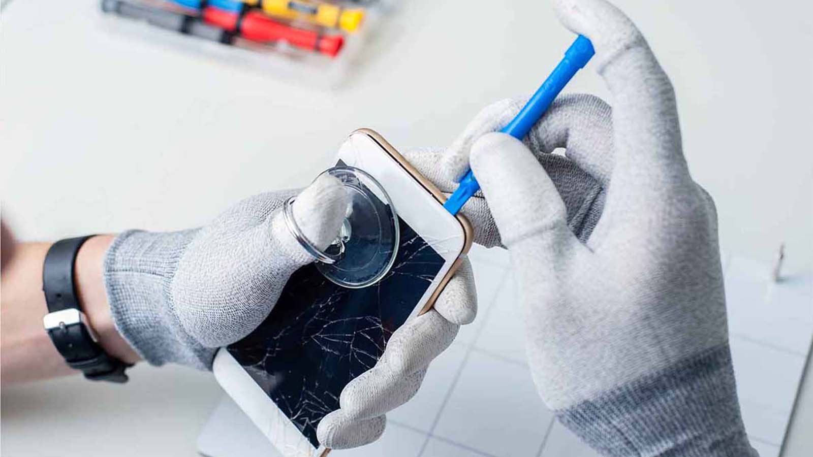 iPhone display replacement center doha